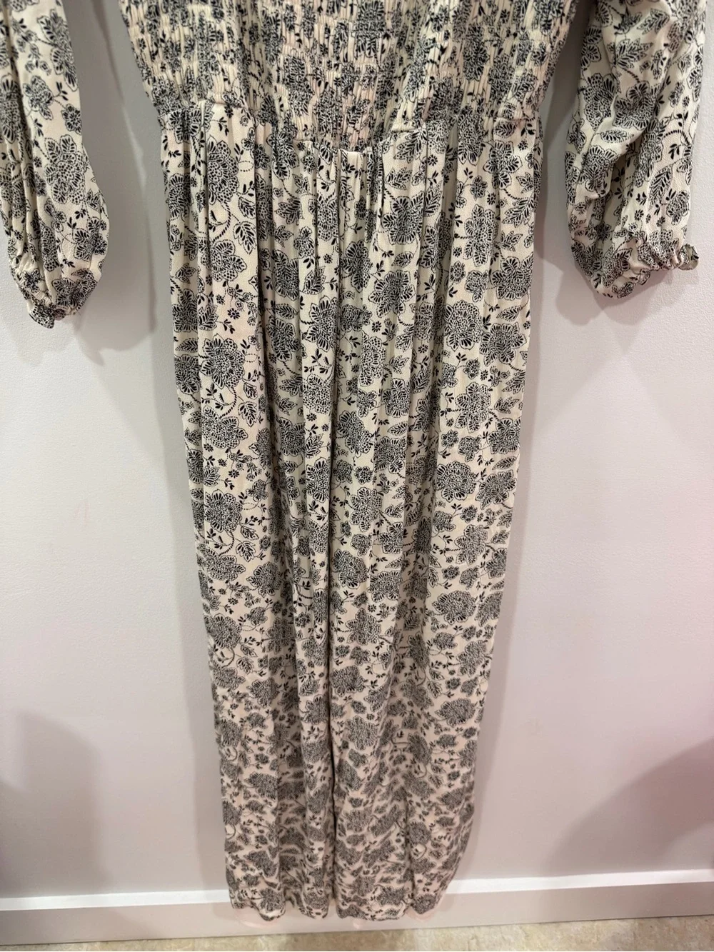 AMERICAN EAGLE WOMEN BEIGE FLORAL SMOCKED PUFF-SLEEVE JUMPSUIT - Picture 7 of 13